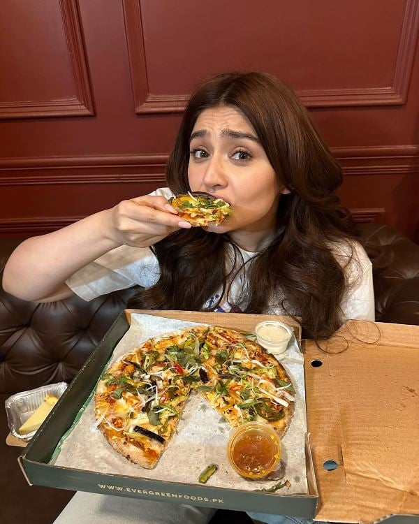 Durefishan Saleem eating pizza