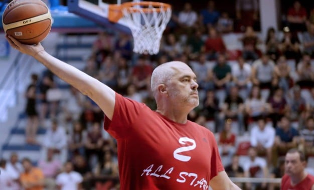 Edi Rama while playing basketball