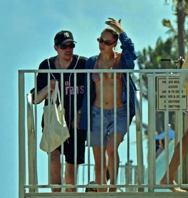 Elsie Hewitt and Pete Davidson during their vacation in Florida