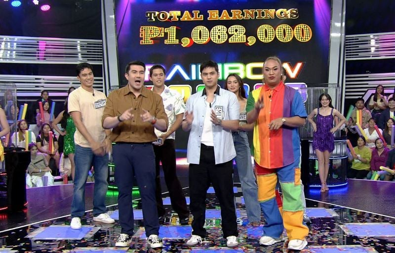 Emilio Daez (centre) after winning the jackpot prize of ₱1,062,000 on the reality show 