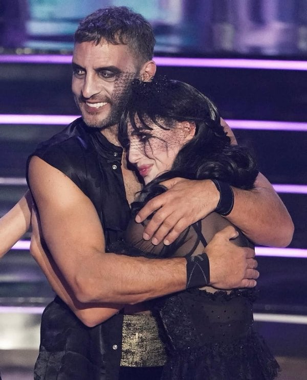 Emma Slater and Mauricio Umansky during a performance on the show Dancing with the Stars 32 (2023)