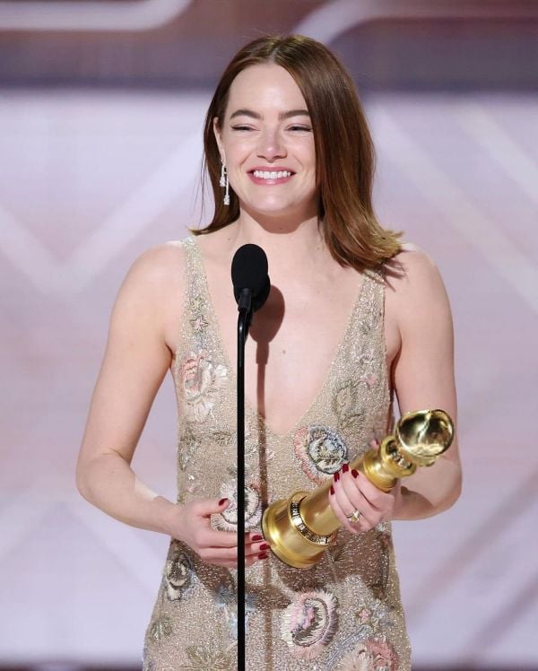 Emma Stone after winning the Golden Globe Awards (2024)
