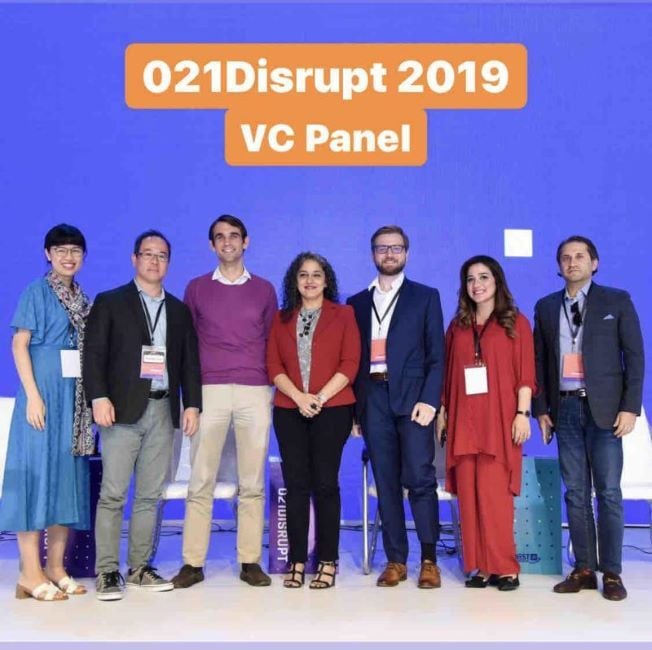 Faisal Aftab (right) at the O21Disrupt Karachi conference