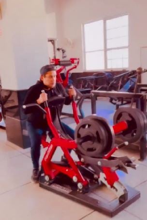Faisal Aftab working out in the gym