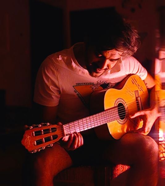 Farhan Bin Liaquath playing guitar