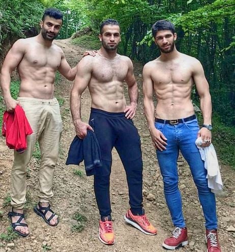 Fazel Atrachali (centre) during an exercise session