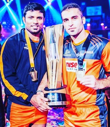 Fazel Atrachali with Shabeer Bapu (left) after winning the Pro Kabaddi League (PKL)