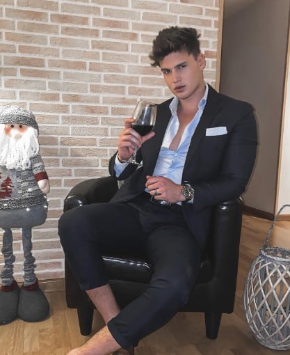 Fede Dorcaz while enjoying an alcoholic beverage