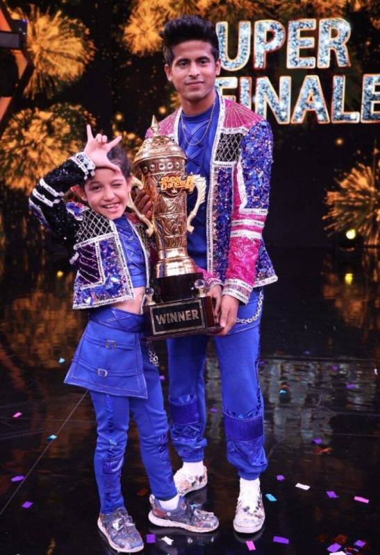 Florina with Tushar after winning Super Dancer - Chapter 4 trophy