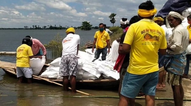 Food relief camp conducted by Roti Bank Chhapra during Bihar Flood in 2021
