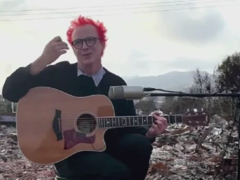 Fran Healy performing for Musicians for Fire Relief