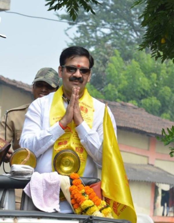 Ganpat Gaikwad in an election rally during 2014 Maharashtra Legislative Assembly Elections