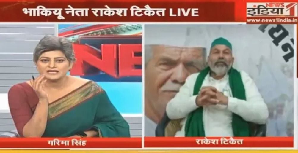 Garima Singh while interviewing Rakesh Tikait