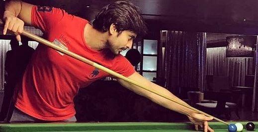 Gashmeer Mahajani Playing Snooker