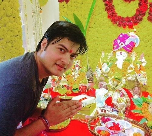 Gaurav Dubey with an idol of Lord Ganesha