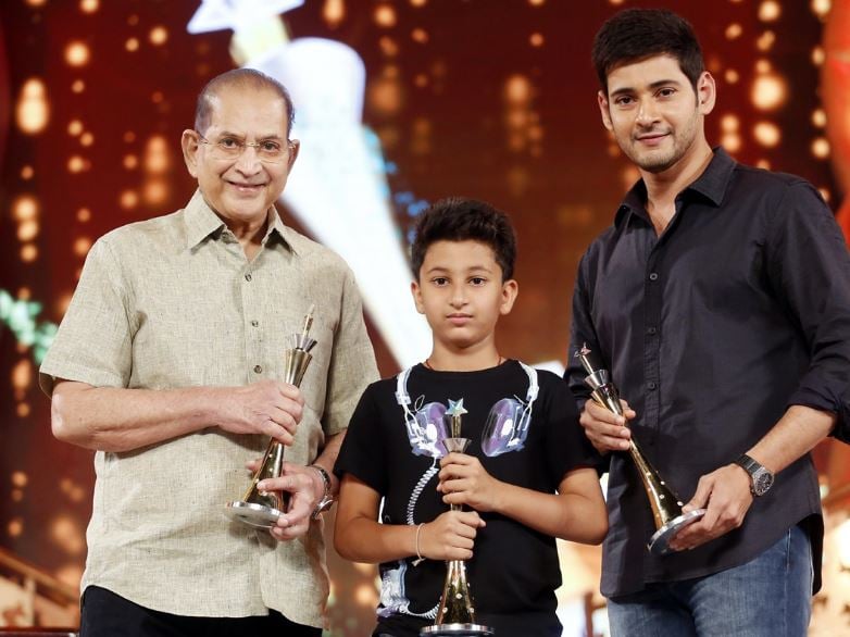 Gautam Ghattamaneni with his award