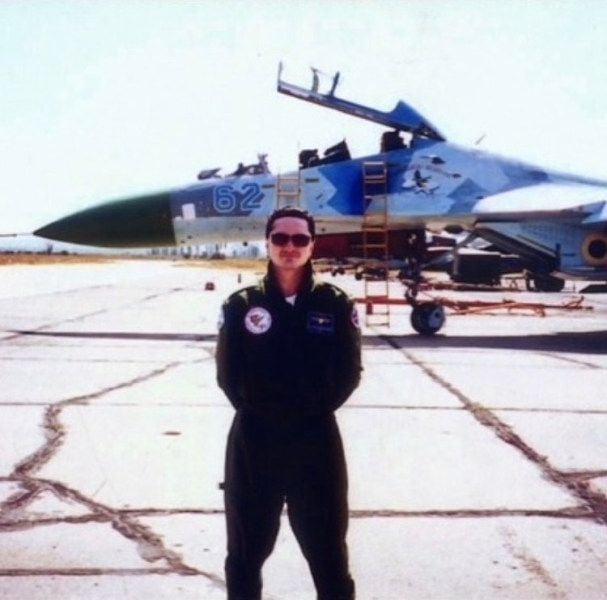 Gautam Singhania while standing in front of the Sukhoi Su-27