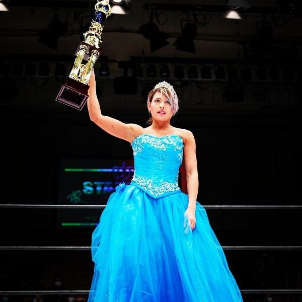 Giulia posing with her title