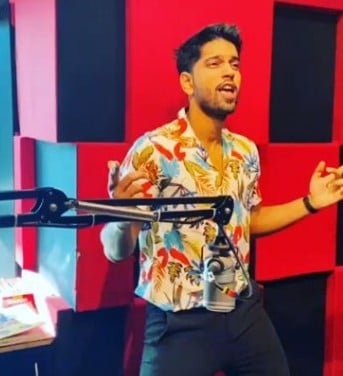 Glenn Saldanha while working as a radio jockey at Red FM