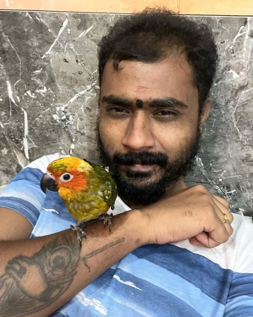 Gold Suresh with his pet bird