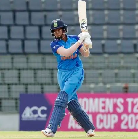 Gongadi Trisha during a cricket match