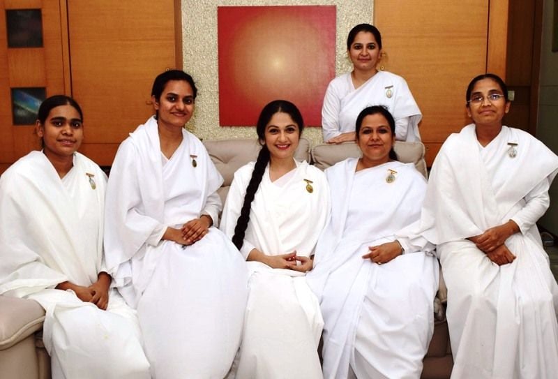 Gracy Singh with Other Brahmakumaris