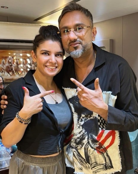 Gulnaaz Khan with Honey Singh