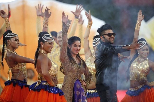 Guru Randhawa with Yami Gautam at the IPL opening ceremony