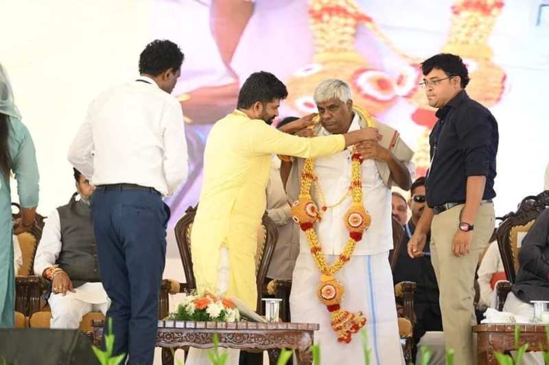 H.D. Revanna (second from right) being honourd at he projects development program at the Mysore college