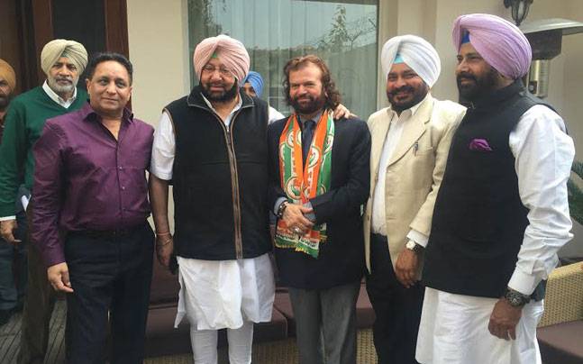Hans Raj Hans as a member of Indian National Congress