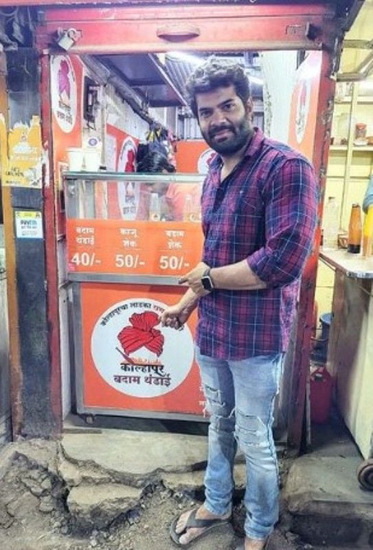 Hardeek Joshi at Kolhapur Badam Thandai, Maharashtra