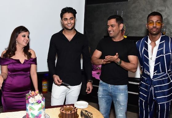 Hardik Pandya, Mahendra Singh Dhoni, Kabir Bahia, Sakshi Dhoni (right to left)