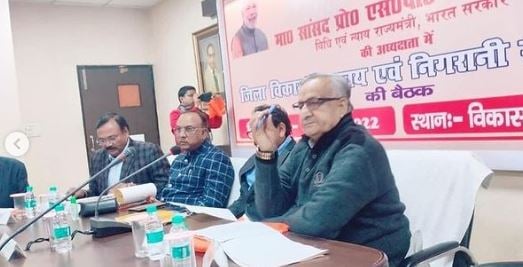 Hardwar Dubey during a meeting organised by Jila Vikaas Samanvay Evan Nigaraanee Samiti