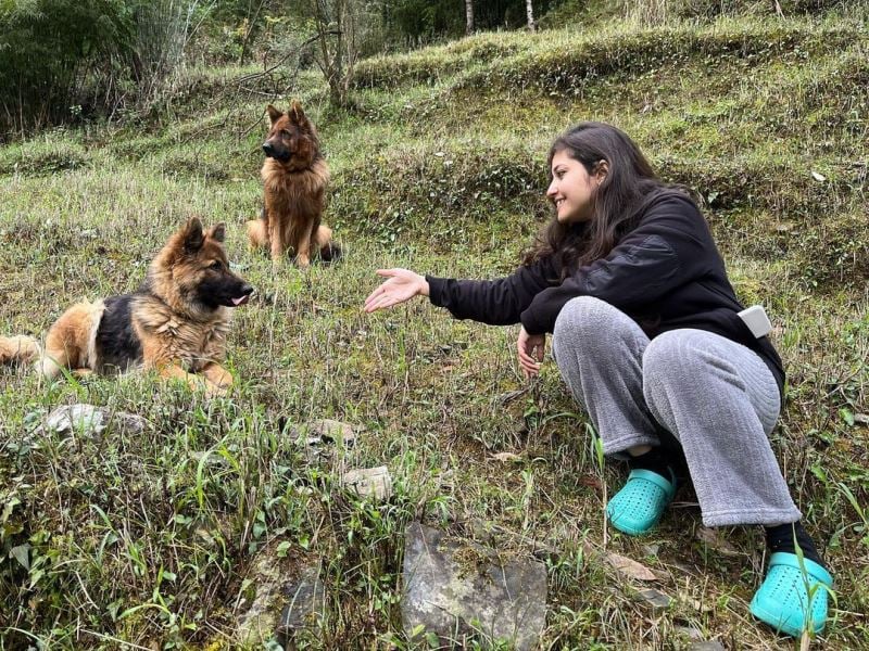 Hareem Farooqui posing with dogs