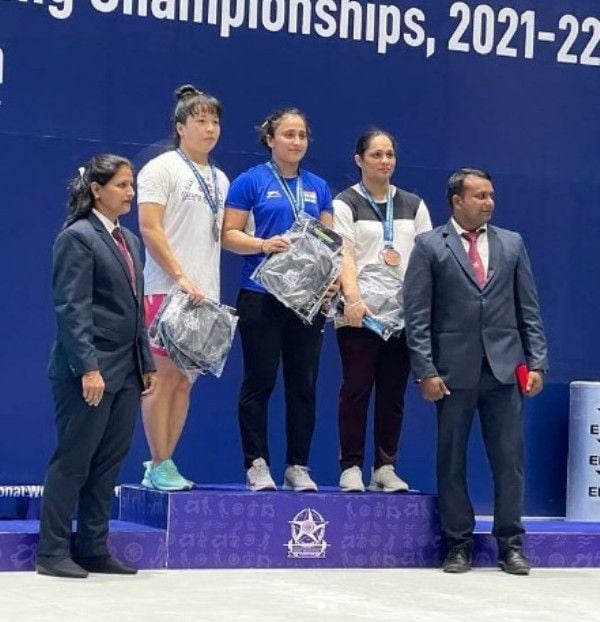 Harjinder Kaur (middle) at Senior Nationals Championship, Orissa
