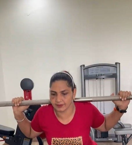 Harminder Kaur working out at a gym