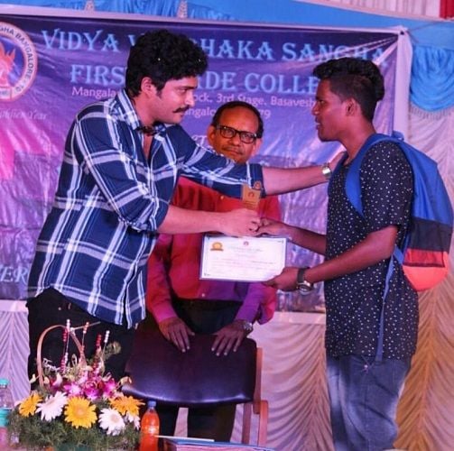 Harry d Cruz receiving an award