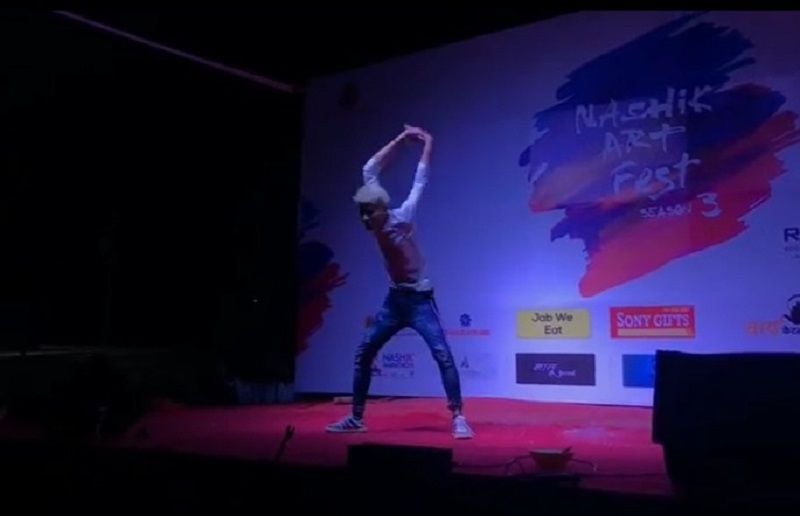 Hassan Siddiquee performing at the Nashik Art Fest Season 3