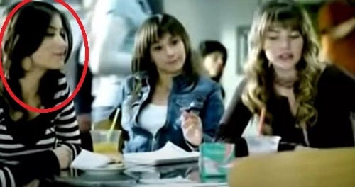 Hazal Kaya in Cola Turka ad