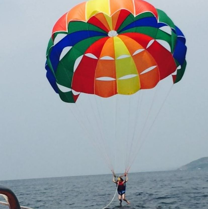 Heena Jain doing Para Sailing