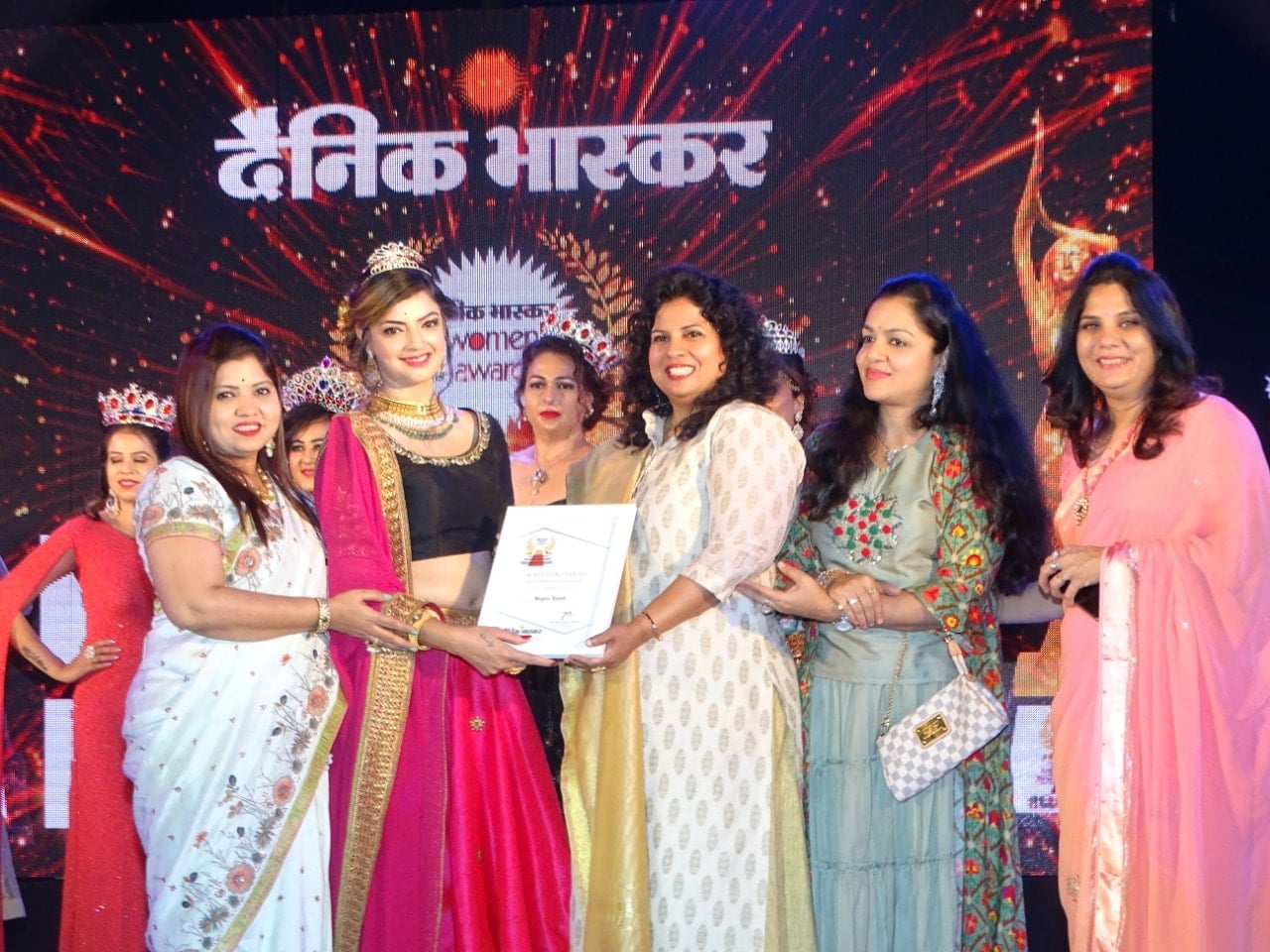 Hema Sardesai as a chief guest at Woman Bhaskar Award Ceremony