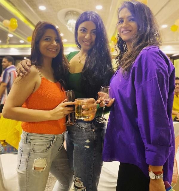 Himani Kapoor drinking alcohol