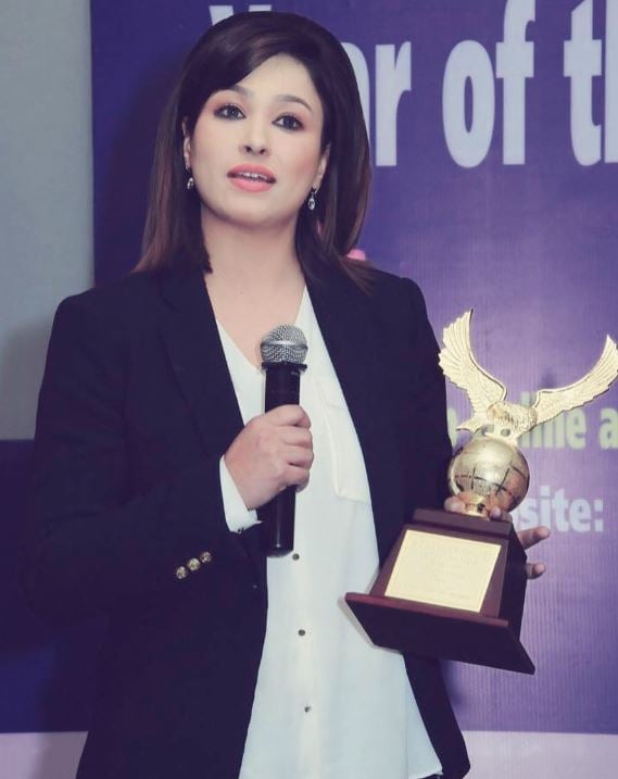 Himani Naithani with her award