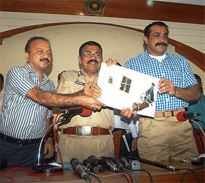 Himanshu Roy Solved J Dey Killing