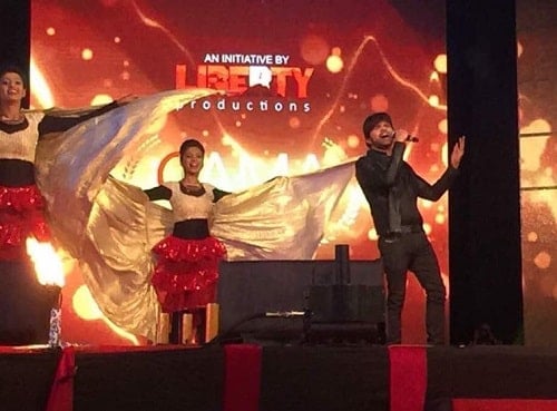 Himesh Reshammiya in a live show