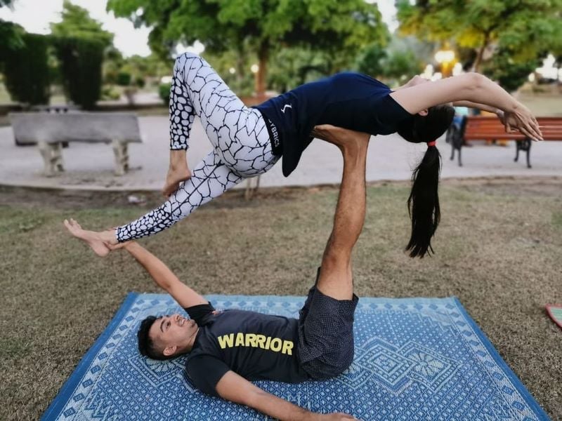 Hina Chaudhary practising yoga with her trainer