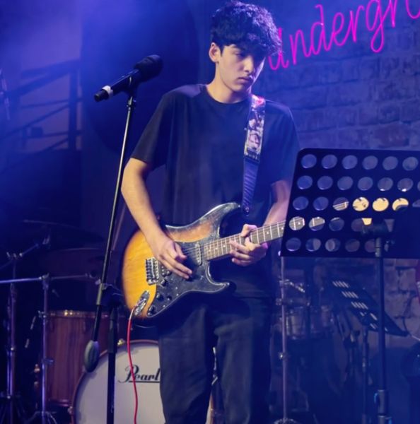 Hrehaan Roshan playing the guitar at a Music cafe in the United States