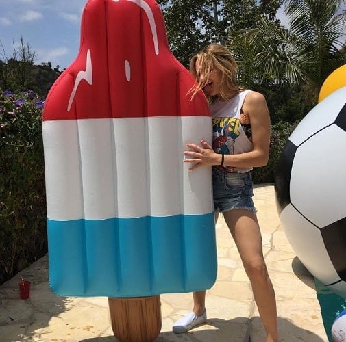 Hunter King during her vacation