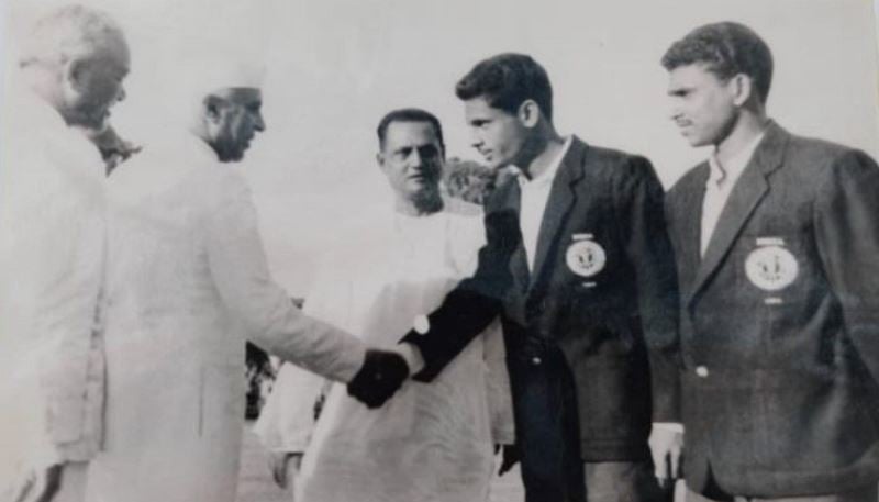 Hussain Ahmed shaking hand with the former Prime Minister Jawaharlal Nehru, before leaving for Merdeka Tournament-1959