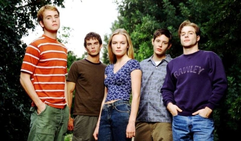 Ian Somerhalder (second from the left) and Kate Bosworth (third from the left), along with the cast of 